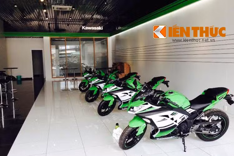 Không chỉ là một nhà phân phối chính hãng cho Kawasaki tại Việt Nam. Với tiêu chuẩn showroom 3S, đội ngũ nhân nhân viên kỹ thuật tại đậy còn được đào tạo bài bản, chuyên nghiệp.