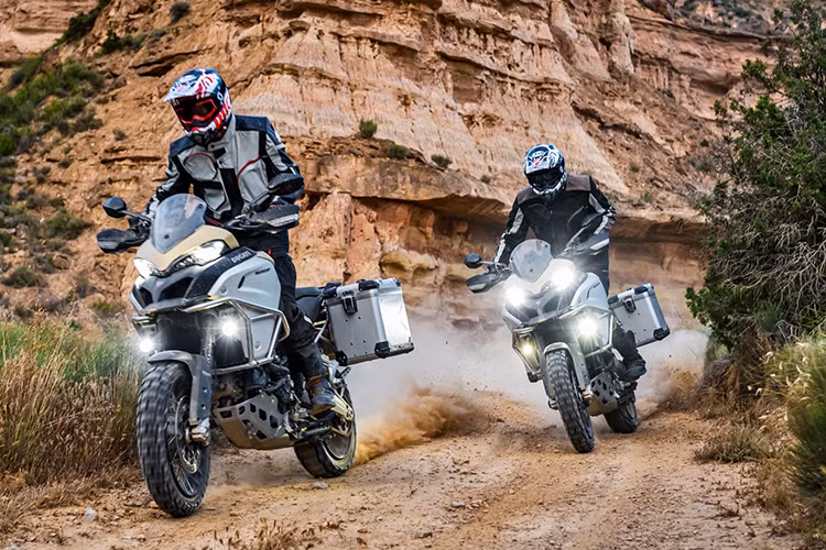Dự kiến, Ducati Multistrada 1200 Enduro Pro 2017 sẽ có mặt trên thị trường Anh vào tháng 7 tới với giá 18.995 Bảng (tương đương 544 triệu đồng). Tại thị trường Việt Nam, phiên bản Multistrada Enduro thông thường được phân phối chính hãng đang có giá hơn 1 tỷ đồng.