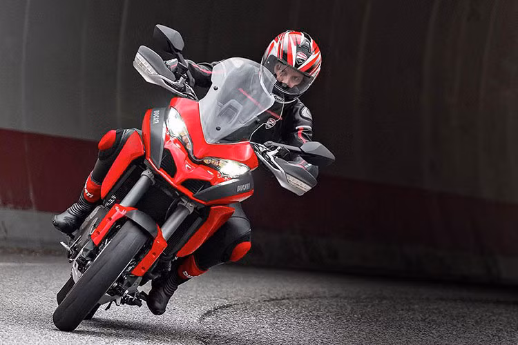 Hiện tại, giá bán Ducati Smart Jacket cũng như ngày ra mắt chính thức của bộ áo bảo hộ thời trang này chưa được công bố bởi Ducati.