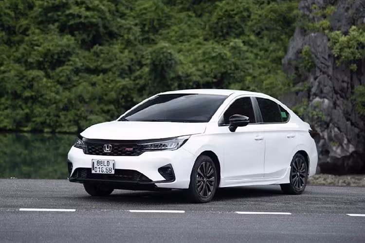 Honda City bán ra thị trường 1.503 xe trong tháng 12, tăng hơn 600 xe so với tháng trước. Với kết quả này, Honda City đứng ở vị trí thứ 8 sau nhiều tháng vắng bóng. Cộng dồn doanh số từ đầu năm đến nay của Honda City là 9.894 xe.