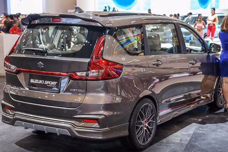 Động cơ được trang bị cho Suzuki Ertiga 2018 là loại xăng K15B 1.5L 4 xy-lanh, cho công suất tối đa khoảng 108 mã lực tại 6.000 v/ph và mô-men xoắn cực đại 138 Nm từ 4.400 v/p. Cũng giống như mẫu xe đời trước, đi kèm với động cơ sẽ là hộp số sàn 5 cấp hoặc tự động 4 cấp. Động cơ đạt tiêu chuẩn khí thải Euro 4.