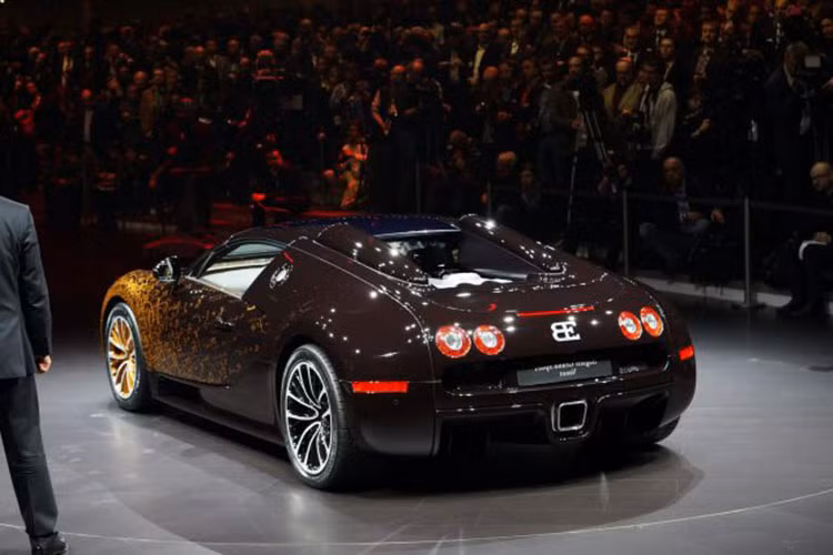 Khi nhắc tới những siêu xe độc nhất, bạn không thể không nhắc tới những chiếc Bugatti Veyron được thực hiện theo đơn đặt hàng đơn lẻ. Tuy nhiên, để biến nó thành một tác phâm nghệ thuật "có một không hai" thì lại là chuyện hoàn toàn khác.