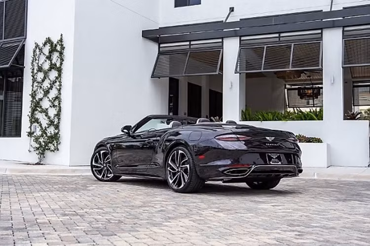 Một đặc quyền khác đi kèm với Bentley là chuyến đi đến Monterey cho Tuần lễ xe hơi vào tháng 8 năm nay. Bentley sẽ đưa những người chiến thắng đến khách sạn The Inn tại Spanish Bay trong 4 đêm với quyền tham quan các địa điểm VIP tại The Quail và lễ hội xe đẹp Pebble Beach Concours d'Elegance.