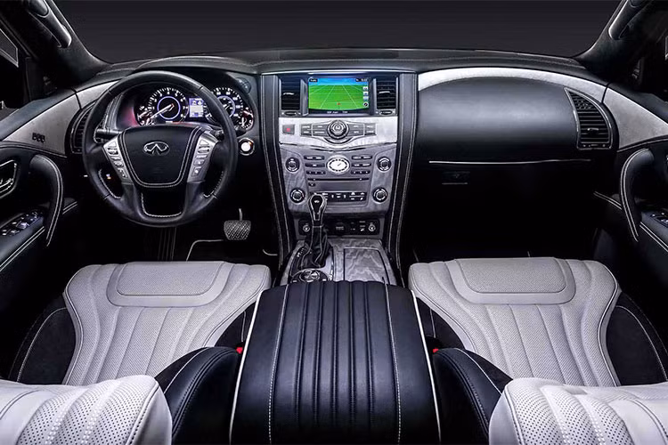 QX80 2019 có sức kéo lên đến 3.855kg (8.500 lbs). Xe được trang bị các hệ thống an toàn và hỗ trợ lái xe như: Kiểm soát chuyển động thân xe bằng thủy lực (Hydraulic Body Motion Control), hệ thống ngăn chặn lệch làn đường (Lane Departure Warning and Prevention), hệ thống hỗ trợ điều khiển khoảng cách (Distance Control Assist - DCA),...