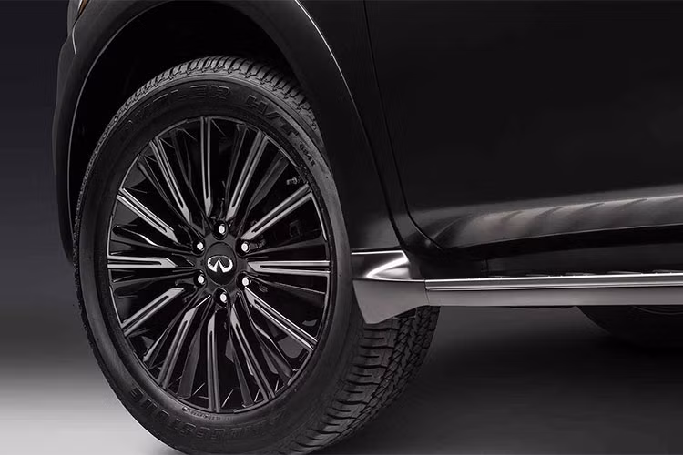 Hãng xe sang Nhật Bản cũng trang bị cho QX80 Limited một bộ mâm có kích thước 22 inch thiết kế mới dạng đa chấu với hai tông màu đẹp mắt.