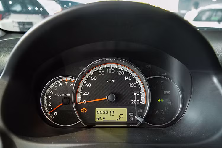 Song song với việc cập nhật thêm các trang bị tiện nghi, Mitsubishi Attrage CVT Premium 2021 cũng được bổ sung thêm hàng loạt hệ thống an toàn hỗ trợ người lái tối đa như: Hệ thống cân bằng điện tử ASC, hệ thống khởi hành ngang dốc HAC, hệ thống hỗ trợ lực phanh khẩn cấp BA và chức năng nhắc cài dây an toàn cho hàng ghế trước.