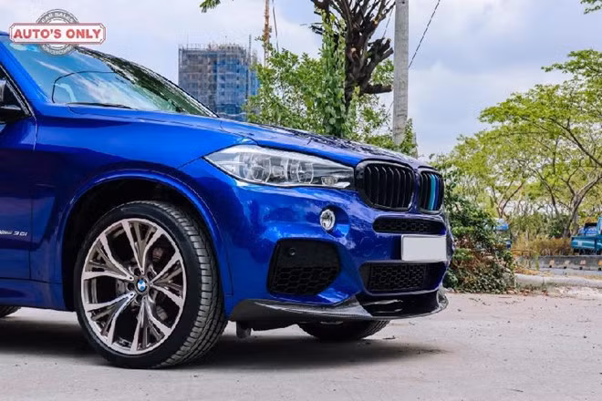Tuy nhiên, nhà phân phối này gợi ý anh độ bodykit thể thao M-Sport chính hãng, kết hợp với việc remap để xe đạt công suất tốt hơn.