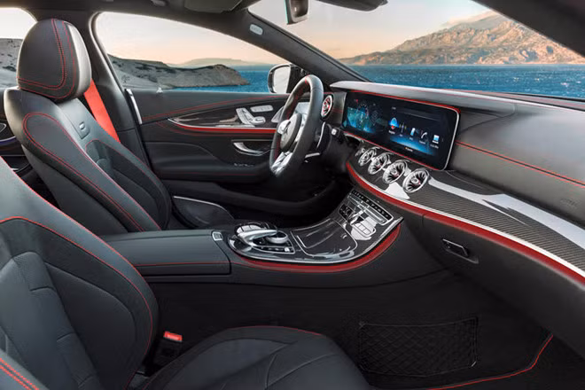 Giá xe Mercedes-Benz AMG CLS 53 bản cao nhất tại thị trường Mỹ là 79.900 USD. Tuy nhiên, con số này nhanh chóng tăng lên 115.905 USD nếu chọn cấu hình cao nhất. Đổi lại, xe sẽ được trang bị động cơ tăng áp 6 xi-lanh thẳng hàng dung tích 3.0L kết hợp với động cơ lai hybrid.