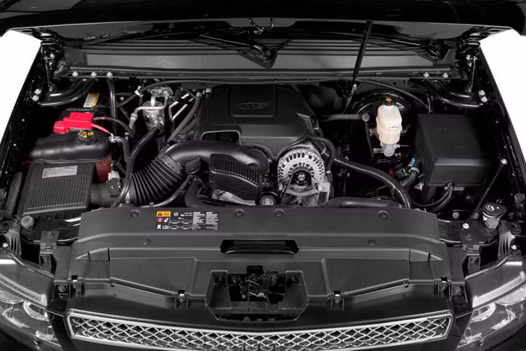 Dự kiến, xe sẽ có 2 tùy chọn động cơ là động cơ 2.5L MT 4x2 và tùy chọn động cơ 2.8L AT 4x4. Cụ thể, động cơ Duramax 2.5L tăng áp turbo được kết hợp cùng hộp số 6 cấp và hệ dẫn động cầu sau, sản sinh công suất 161 mã lực và mômen xoắn cực đại 380 Nm. Trong khi đó động cơ Duramax 2.8L tăng áp turbo sẽ đi cùng hộp số tự động 6 cấp và hệ dẫn động 4 bánh bán thời gian.