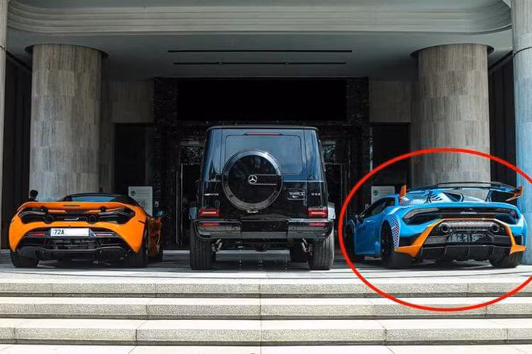 Ngay lập tức, tin tức về siêu xe Lamborghini Huracan STO này tiếp tục nóng trên mạng xã hội khi nó được nhiều người nhìn thấy có mặt tại tỉnh Bà Rịa - Vũng Tàu và chia sẻ hình ảnh lên mạng xã hội.