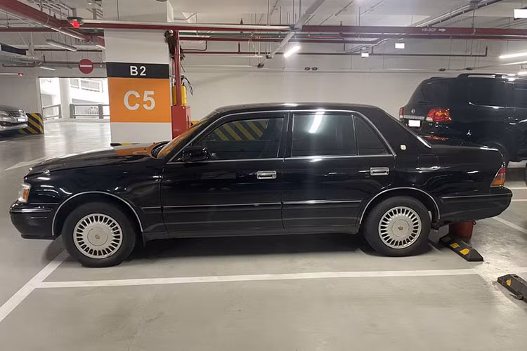 Dan Toyota Crown 