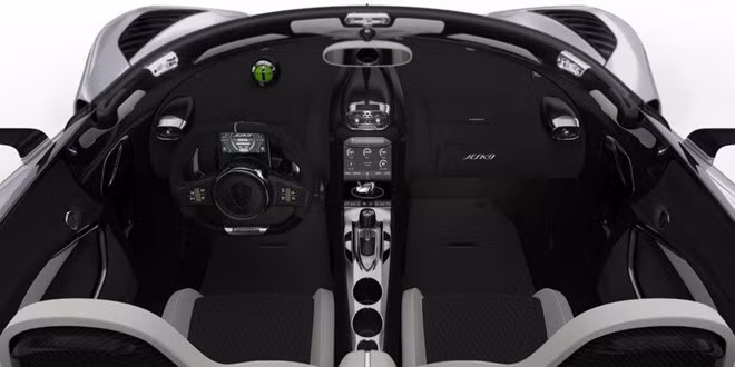 Sức mạnh của Jesko truyền tới bánh xe qua hộp số 9 cấp đa lẫy mới do Koenigsegg tự phát triển. Được thiết kế khí động học và với sức mạnh vượt trội, Jesko sẽ là siêu xe Koenigsegg đường phố đầu tiên phá mốc tốc độ 482 km/h.