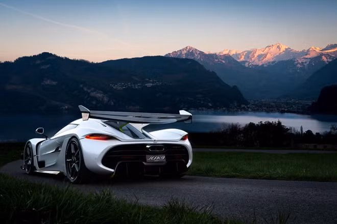 Một đại lý tại Đức đang rao bán suất mua siêu xe Koenigsegg Jesko với giá xấp xỉ 4,47 triệu USD. Tuy Koenigsegg chưa chính thức công bố giá bán Jesko, nhiều nguồn tin xác nhận siêu xe 1.600 mã lực chỉ khoảng 2,8 triệu USD.