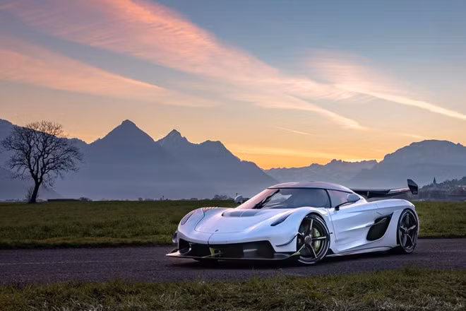 Koenigsegg Jesko được trang bị động cơ V8 tăng áp kép cho công suất 1.280 mã lực với nhiên liệu xăng, hoặc 1.600 mã lực với nhiên liệu E85.