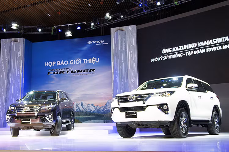 Công ty Toyota Việt Nam (TMV) vừa chính thức cho ra mắt mẫu xe T oyota Fortuner 2017 thế hệ đột phá mới. Đây là một trong 5 mẫu xe của dự án xe đa dụng toàn cầu (IMV) của tập đoàn ôtô Toyota Nhật Bản (TMC) nhằm mục đích sản xuất những mẫu xe bán tải và xe đa dụng mới với chất lượng toàn cầu.