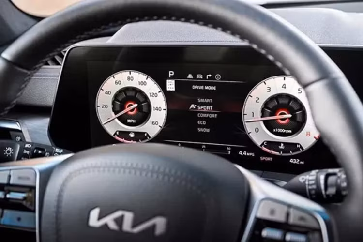Về truyền động, Kia Tasman dự kiến sẽ kết hợp động cơ diesel tăng áp 4 xi-lanh 2,2 lít và động cơ diesel V6 3,0 lít, trước đây được trang bị trên mẫu Mohave, với hệ dẫn động bốn bánh.