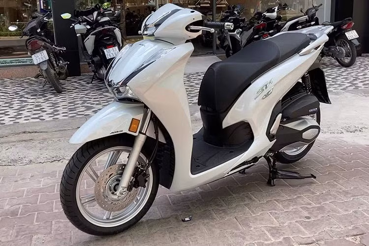 Honda SH350i gan 400 trieu sap ban chinh hang tai Viet Nam?
