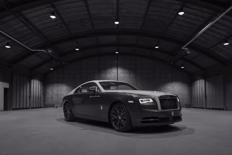 Mẫu xe siêu sang Rolls-Royce Wraith Eagle VIII sẽ được sản xuất giới hạn với 50 chiếc toàn thế giới, mỗi chiếc xe đều mang ý nghĩa sâu xa, đó là câu chuyện về một trong những khoảnh khoắc quan trọng nhất của thế kỷ 20, chuyến đi xuyên Đại Tây Dương đầu tiên diễn ra vào tháng 6/1919 với sự tham gia Alcock và Brown.