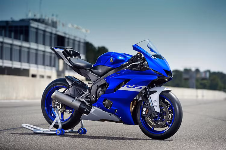 Như đã biết, một trong những chiến mã được các biker trên thế giới đánh giá rất cao chính là siêu môtô Yamaha R6. Tại Việt Nam, mẫu Sport bike đỉnh cao này thường được nhiều biker gọi bằng cái tên "hung thần".