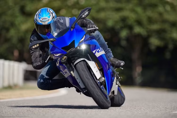 Bộ phụ kiện GYTR (Genuine Yamaha Technology Racing - bộ phận công nghệ xe đua), đảm bảo đầy đủ tất cả các tính năng để tập trung vào đường đua. Tất cả bao gồm: bộ ECU, bộ dây đai, công tắc bật/tắt, cáp giao diện, bộ phích cắm AIS, bộ mô phỏng ABS, nắp nhiên liệu không cần chìa khóa, đệm ngồi và phía sau xe đua có thể điều chỉnh thiết lập với bộ chuyển số lùi tùy chọn. Mức giá xe Yamaha R6 2021 chưa công bố.