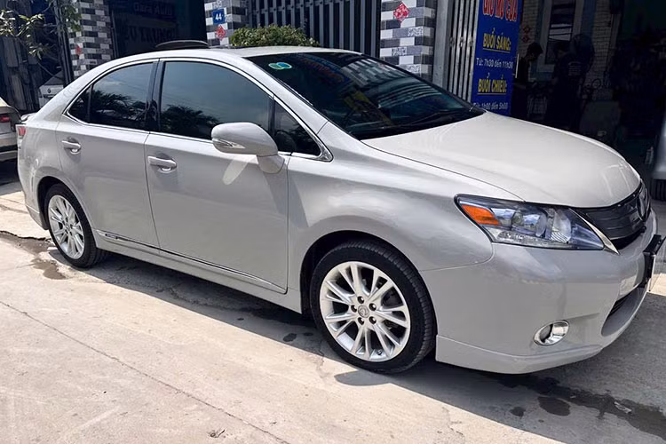 Với tầm tiền chi ra cho một chiếc sedan hạng sang Lexus với tuổi đời 15 năm này, người mua sẽ cân nhắc giữa một chiếc sedan hạng sang hiếm gặp và một mẫu xe phổ thông đời mới, dễ bảo dưỡng như Kia K3.