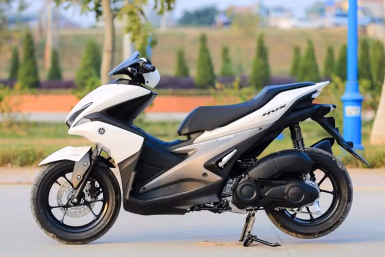 Ngoài ra, các thợ sửa xe có kinh nghiệm đều khẳng định, không thể nói lò xo cọ vào thành ti giảm xóc là không có vấn đề gì liên quan đến an toàn khi mà khi cứ để tình trạng đó lâu ngày, lò xo sẽ cà thủng thành ti giảm xóc, gây ra thất thoát dầu thủy lực, làm mất tác dụng của giảm chấn, khiến quá trình vận hành không được ổn định như ban đầu.