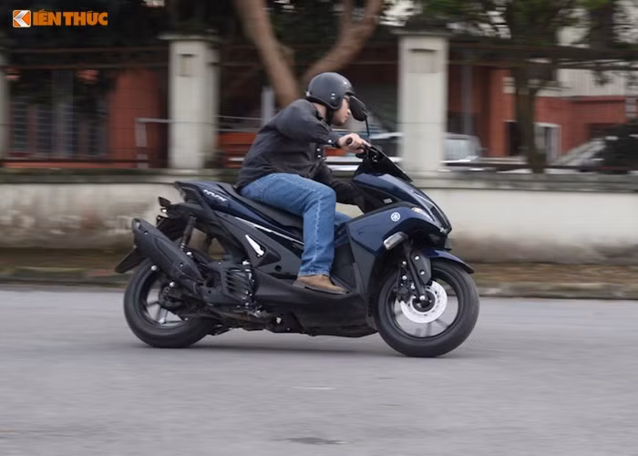 Đại diện Yamaha tại Việt Nam cho biết, đây là cách vận hành hoàn toàn bình thường và do NVX có thiết kế giảm xóc hở ra bên ngoài nhiều nên dễ nhận ra hiện tượng cong lò xo hơn các loại xe khác. Bên cạnh đó, Yamaha Việt Nam cũng tuyên bố sẽ không chịu trách nhiệm với những xe đã thay thế giảm xóc sau không chính hãng khi xảy ra sự cố.