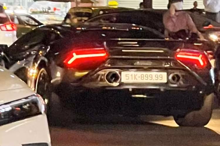 Lamborghini Huracan Tecnica hon 19 ty gan bien 