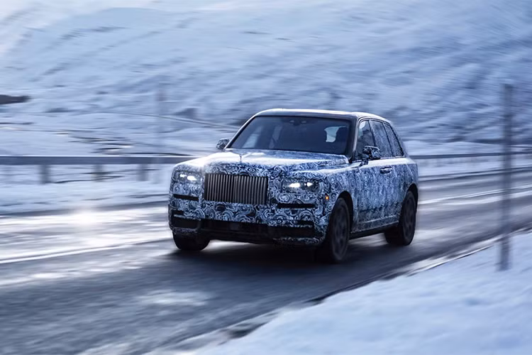 Hãng siêu xe sang Rolls-Royce và kênh truyền hình National Geographic sẽ cùng hợp tác để thực hiện những thước phim, hình ảnh cập nhật hàng ngày về quá trình thử nghiệm Cullinan tại Bắc Âu, Trung Đông và Hoa Kỳ trong thời gian trước sự kiện ra mắt vào cuối năm nay.