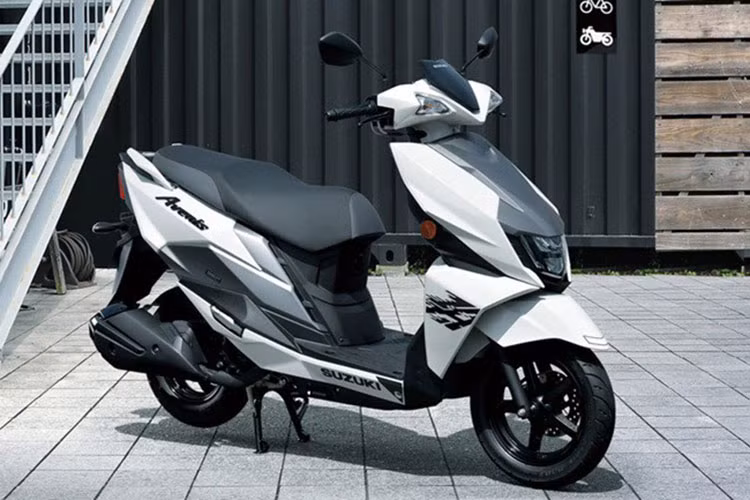 Xe ga Suzuki Avenis 125 thế hệ mới được ra mắt tại quê nhà Nhật Bản vào năm 2022, đánh dấu sự trở lại của mẫu xe này sau thời gian vắng bóng trên thị trường xe máy kể từ năm 1999.