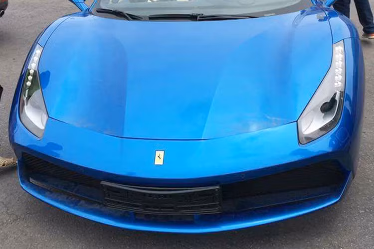 Tại thị trường Việt Nam đến thời điểm hiện tại đã có 3 chiếc Ferrari 488 Spider được đưa về nước, trong đó, 2 chiếc màu trắng và đỏ dù cập bến sau nhưng đã được cho ra biển số và lăn bánh trên đường phố Hà Nội.