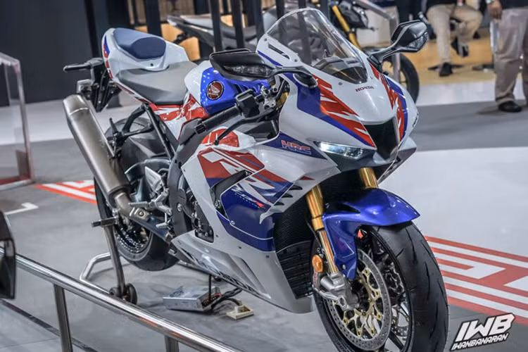 Trong khi đang được trưng bày tại triển lãm Indonesia International Motor Show 2022 (IIMS 2022) tại Indonesia, phiên bản đặc biệt kỷ niệm 30 năm Honda CBR1000RR-R SP 30th Anniversary Edition đã ngay lập tức được một khách hàng Indonesia mua ngay tại chỗ.