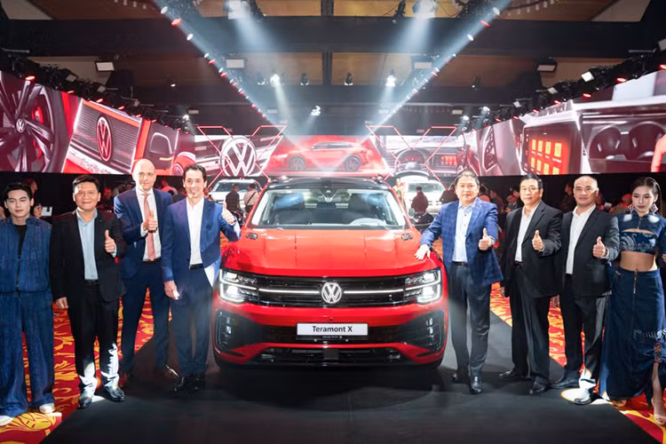 Ra mắt tại thị trường Việt Nam, Volkswagen Teramont X 2024 mới sẽ cạnh tranh với các đối thủ thuộc phân khúc SUV cỡ lớn như: Ford Explorer, Hyundai Palisade... Tuy nhiên, mẫu xe SUV hạng sang Đức sẽ hướng đến phân khúc khách hàng trẻ tuổi hơn.