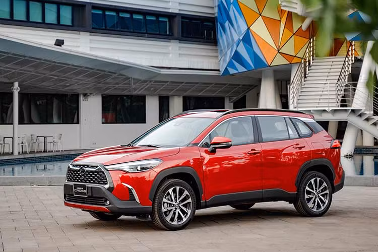 Toyota Corolla Cross giam gia niem yet, ve moc tu 755 trieu dong