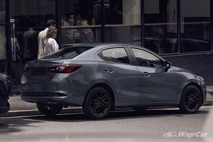 Bên cạnh đó là động cơ Diesel Skyactiv-D I-4 1.5L có công suất 105 mã lực tại vòng tua 4.000 vòng/phút và mô-men xoắn 250 Nm ở dải vòng tua 1.500 - 2.500 vòng/phút.
