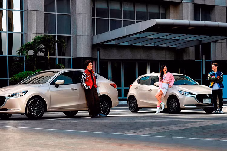 Hiện tại, Mazda2 được Thaco phân phối đều nhập khẩu nguyên chiếc từ Thái Lan và với những nâng cấp mới lần này trên mô hình 2022, chiếc xe mới sẽ có thêm nhiều lợi thế để cạnh tranh với các đối thủ sừng sỏ trong phân khúc xe hạng B. Tại Việt Nam, Mazda 2 đang được bán với 7 phiên bản (bao gồm cả Sedan và Hatchback) với mức giá dao động từ 479 - 619 triệu đồng.