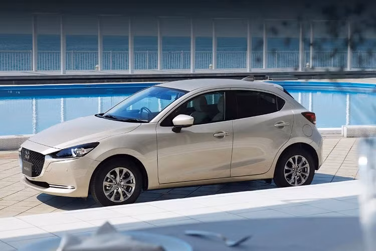 Mazda2 2022 tại Thái Lan trang bị động cơ xăng Skyactiv-G I-4 1.3L sản sinh công suất 93 mã lực tại vòng tua 5.800 vòng/phút và mô-men xoắn 123 Nm tại vòng tua 4.000 vòng/phút.