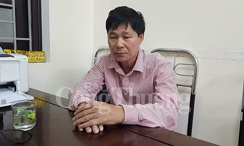 Nghệ An bắt 2 đối tượng trong đường dây làm giả trên 2 triệu lít xăng Nghe An bat 2 doi tuong trong duong day lam gia tren 2 trieu lit xang