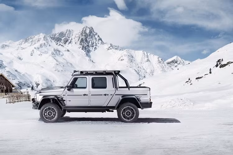 Cụ thể, chiếc SUV hạng sang của Mercedes-AMG độ Brabus được thêm khung gầm để thay đổi chiều dài cơ sở, đồng thời tương thích với trang bị thùng xe bán tải. Đương nhiên việc thay đổi kết cấu này hoàn toàn không làm ảnh hưởng đến độ cứng cáp và linh hoạt của khung gầm xe.