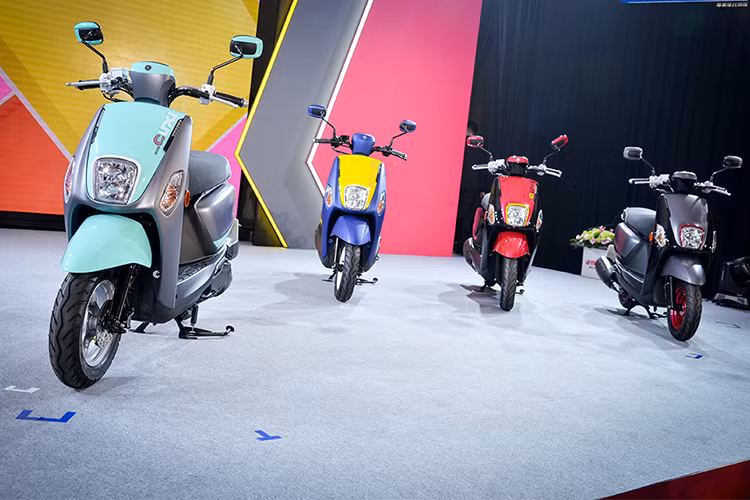  Xe ga Yamaha Cuxi chủ yếu phục vụ các khách hàng nữ, nó từng được Yamaha phân phối tại Việt Nam tuy nhiên doanh số khá thấp và đã bị dừng bán. Tuy không thành công tại thị trường Việt nhưng Cuxi vẫn được các thị trường khác trong khu vực châu Á ưa chuộng và liên tục ra bản mới.