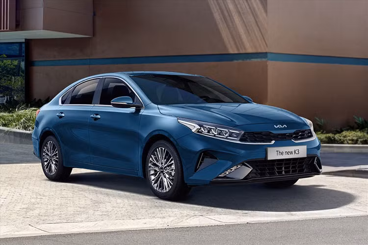 Cái tên góp mặt cuối cùng trong nhóm 10 mẫu xe có doanh số bán ra cao nhất trong tháng 12/2021 là Kia K3 với 1.560 xe, tăng hơn 400 xe so với tháng 11. Tính lũy kế từ đầu năm đến nay đã có 10.505 xe bán ra thị trường và đứng ở vị trí thứ 8 trong Top 10 xe bán chạy nhất năm 2021. Vào giữa tháng 9/2021, nhà phân phối Thaco tiếp tục mở bán ra thị trường phiên bản nâng cấp mới của Kia K3 (trước đây có tên gọi Cerato).