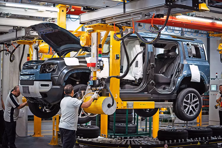 Land Rover Defender ngung san xuat vi thieu chip ban dan toan cau