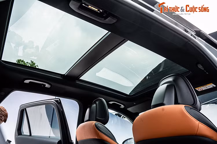 Cả 2 phiên bản GLC 200 4MATIC và GLC 300 4MATIC thế hệ mới đều được sở hữu trái tim là cỗ máy I4 2.0 lít tăng áp với công nghệ 48V mild-hybrid và máy phát khởi động tích hợp (Integrated starter-generator - ISG) thế hệ thứ hai. Đi cùng đó là hệ dẫn động 4 bánh toàn thời gian 4MATIC, với khả năng phân bổ mô-men xoắn 45 – 55% cho cầu trước &amp; cầu sau.