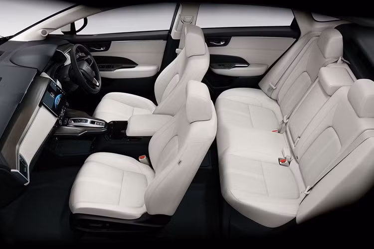 Chủ tịch hãng xe Honda - ông Takahiro Hachigo bày tỏ tin tưởng rằng các xe chạy bằng pin nhiên liệu có tiềm năng trở thành giải pháp thay thế cho các phương tiện chạy bằng xăng dầu, xét khía cạnh linh hoạt cũng như vấn đề biến đổi khí hậu.
