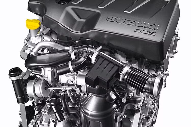 Sức mạnh động cơ kể trên được truyền tới bánh thông qua hộp số sàn 6 cấp. Đây là trang bị hiện không có trên các sản phẩm của liên doanh Maruti Suzuki tại thị trường Ấn Độ. Theo hãng Suzuki, Ciaz phiên bản máy dầu số sàn mới chỉ tiêu thụ lượng nhiên liệu trung bình 26,82 km/lít (tương đương 3,7 lít/100 km).