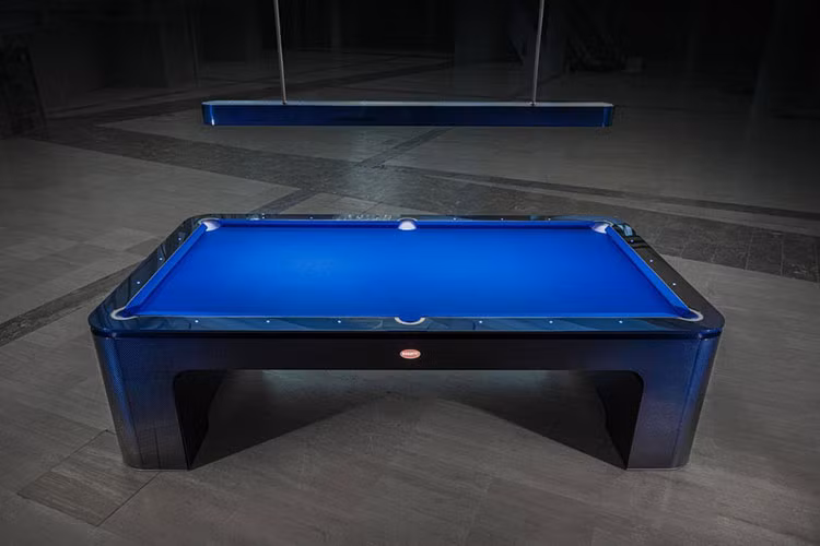 Bàn bi-a siêu xe Bugatti một phần của phiên bản giới hạn bao gồm 30 sản phẩm siêu cao cấp như vậy, nó đã được chụp ảnh ở Tây Ban Nha bởi IXO, bên cạnh một chiếc Bugatti Divo, và đã sẵn sàng để vận chuyển cho chủ nhân giấu tên ở Mỹ.