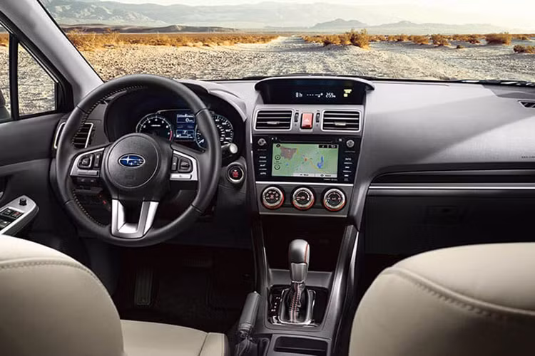 Động cơ xăng 4 xy-lanh, dung tích 2.0 lít có công suất tối đa 148 mã lực của Subaru Crosstrek chỉ tiêu thụ lượng nhiên liệu trung bình 9,05 lít/100 km. Nếu không thấy phiền với việc nội thất khá ồn và cảm giác lái cứng nhắc, bạn hoàn toàn có thể mua Subaru Crosstrek.