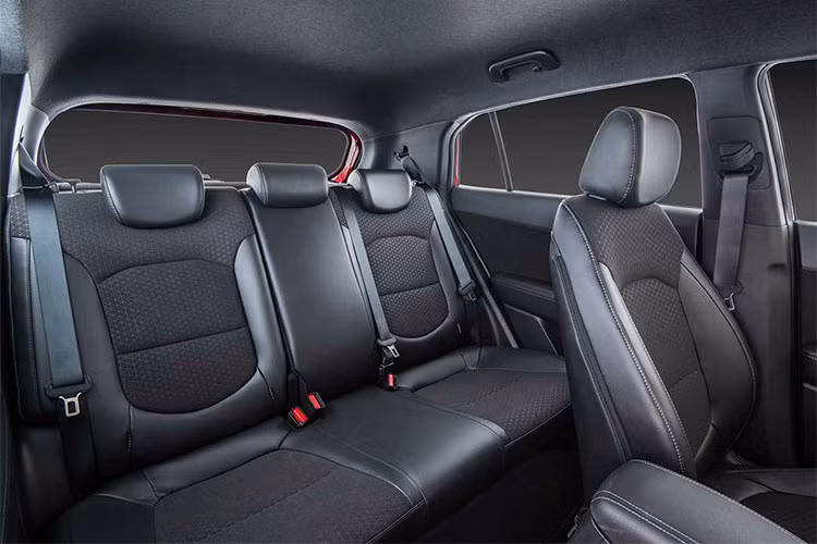 Creta Sport phiên bản 2019 sẽ sử dụng khối động cơ xăng 2.0-litre DVVT 16V, sản sinh ra công suất 156 mã lực và mô-men xoắn cực đại 187,31 Nm. Kết hợp với động cơ trên là hộp số tự động 6 cấp tiêu chuẩn. Trang bị hệ thống an toàn gồm túi khí an toàn phía trước, kiểm soát ổn định điện tử, kiểm soát lực kéo và kiểm soát hỗ trợ Hill-Start,…