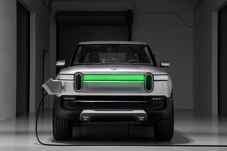 Ra mắt tại triển lãm Los Angeles Auto Show 2018, mẫu bán tải điện R1T của hãng khởi nghiệp Rivian gây được tiếng vang khá lớn. Là mẫu xe chạy điện nhưng R1T lại hướng đến định nghĩa xe thám hiểm.