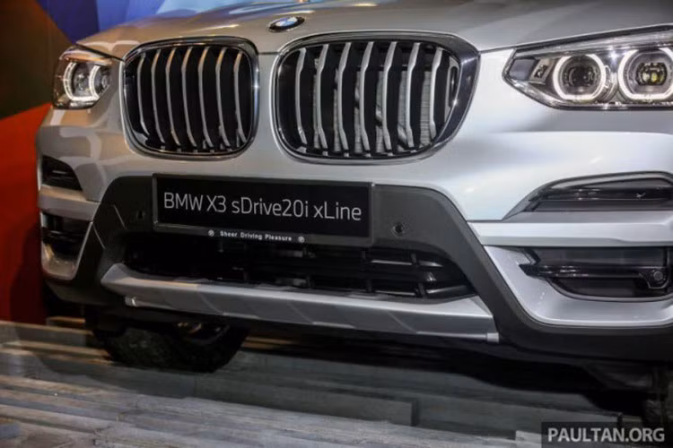 Nằm trong phân khúc SAV (Sports Activity Vehicle - xe thể thao đa dụng), phiên bản mới này cũng giống như những phiên bản hiện ddang bán ra trên thị trường hiện nay - xe vẫn sở hữu các đường gân dập nổi xuất hiện ở khắp ngoại thất, từ phần đầu, nắp ca-pô, 2 bên hông cho đến đuôi...